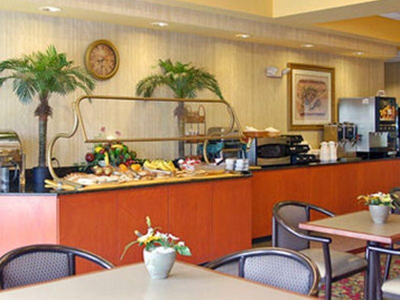 Wingate By Wyndham - Orlando International Airport- Free Hot Breakfast Otel Restoran fotoğraf